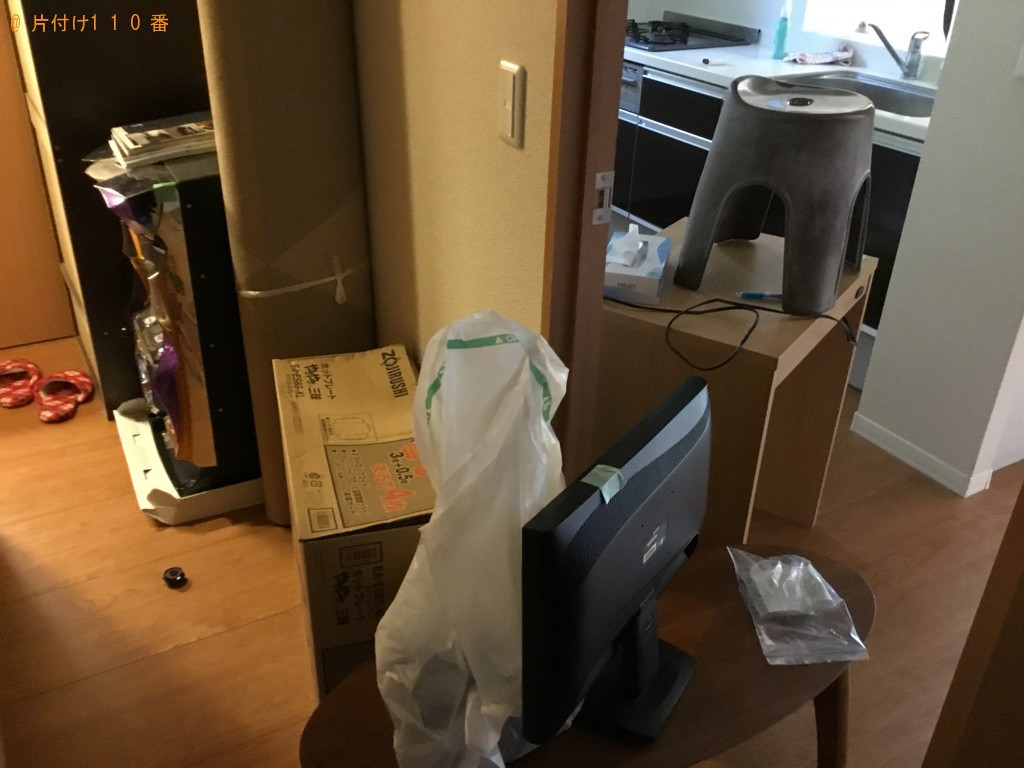 パチスロ機、テーブル、テレビ、ラック、お風呂の椅子等の回収・処分