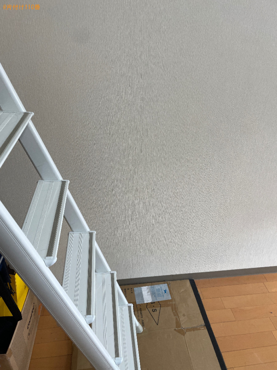 マットレス付きシングルベッド、こたつ、三人掛けソファー等の回収