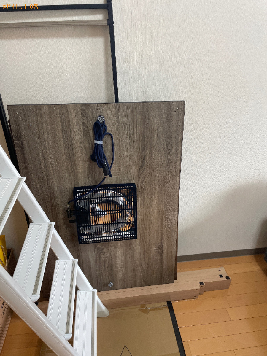 マットレス付きシングルベッド、こたつ、三人掛けソファー等の回収