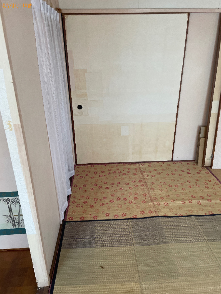 四人用ダイニングテーブル、タンス、アコーディオンカーテン等の回収