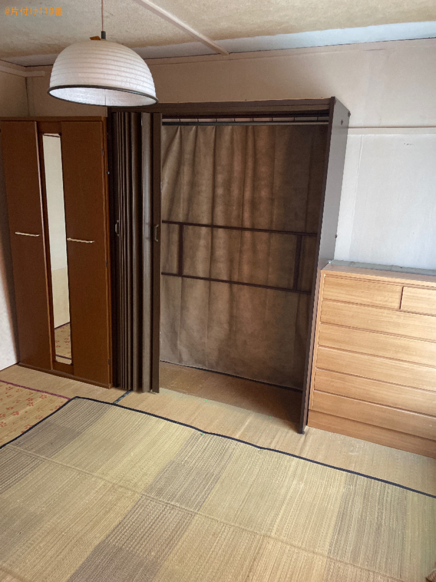 四人用ダイニングテーブル、タンス、アコーディオンカーテン等の回収